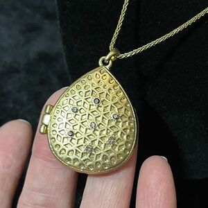 Lucky Brand Goldtone Tear Shaped 1" x 1.5" Locket Opens 30" Chain 2" Extender